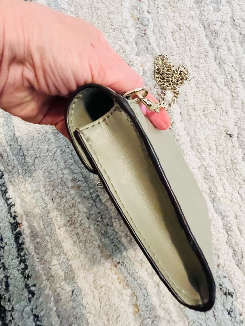 Michael Kors Green Leather Envelope Clutch with Gold Chain.       EUC - Picture 5 of 7